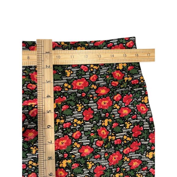Lularoe Cassie Red Cartoon Floral Stretch Skirt Women's Size L Cottage Comfort - Picture 5 of 7
